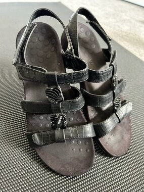 Vionic Black Strappy Buckle Sandals